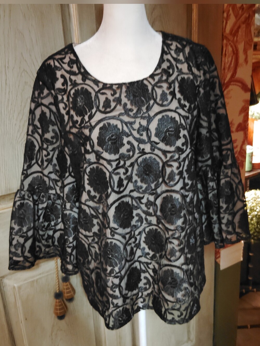 NWT $129 Calvin Klein Black Embroidered Lace Bell Sleeve Blouse Lined Sz Small